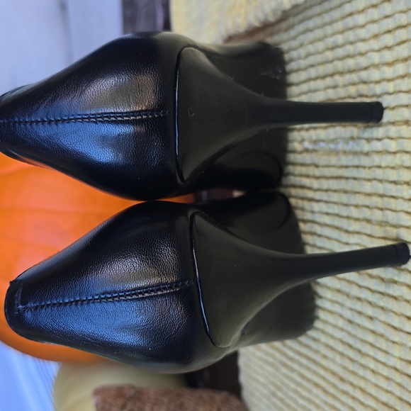 NINE WEST Black Leather Heels - Picture 6 of 10